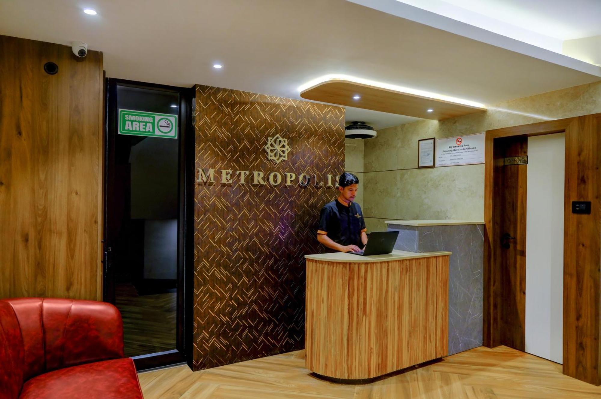 Metropolis Business Hotel 帕纳吉 外观 照片